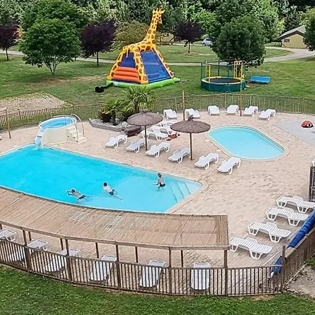 Avec Terrasse - 4 Pers. - Api-1-52-2108