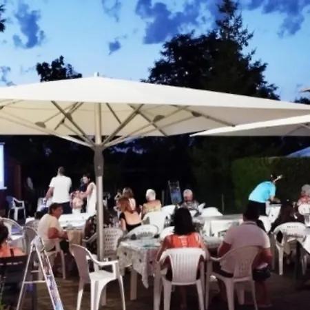 Avec Terrasse - 4 Pers. - Api-1-52-2108 *